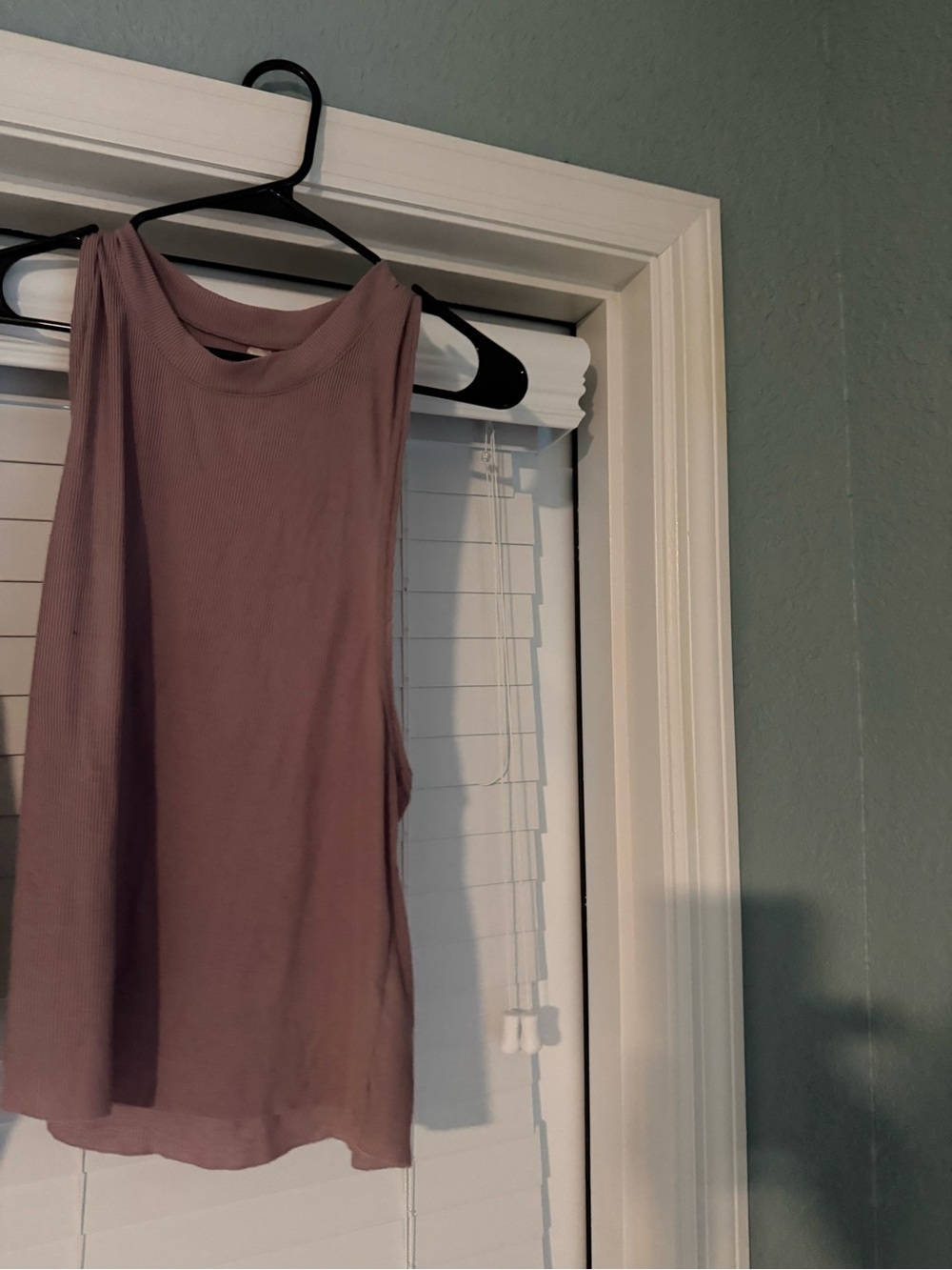 ALO Yoga Ribbed Sleeveless Tank Top in Mauve